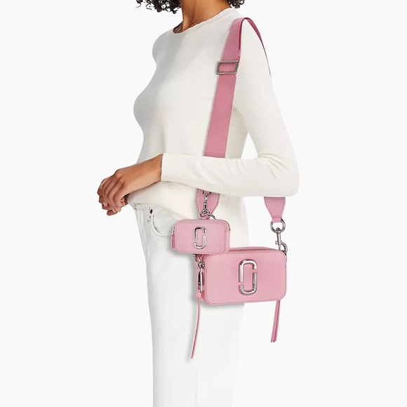 MARC JACOBS
Pink 'The Utility Snapshot' Shoulder Bag
$420 USD - Picture 2 of 9